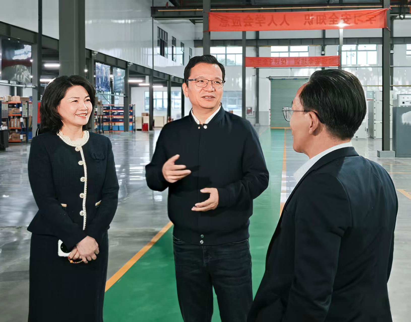 李孝鴻書記一行在公司董事長王青、總經(jīng)理劉琴芳等核心管理人員