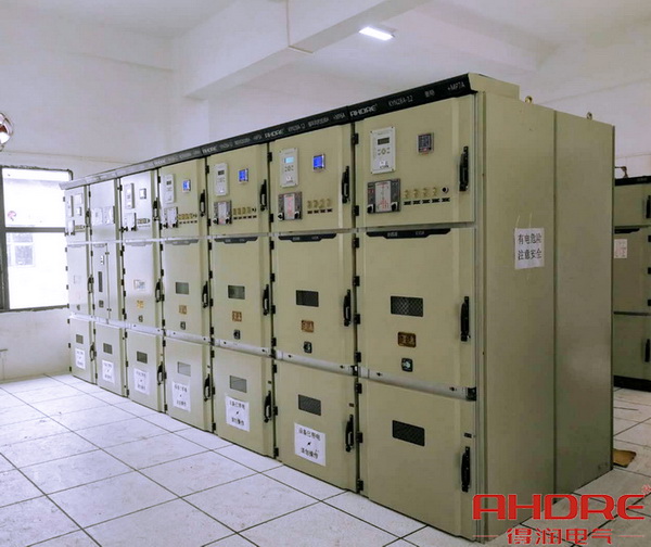 10KV高壓柜項(xiàng)目現(xiàn)場(chǎng)圖.jpg 10KV高壓柜項(xiàng)目現(xiàn)場(chǎng)圖.jpg
