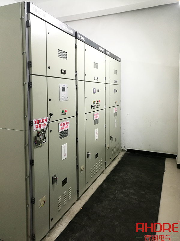 高壓無功自動(dòng)補(bǔ)償裝置2.jpg 高壓無功自動(dòng)補(bǔ)償裝置2.jpg