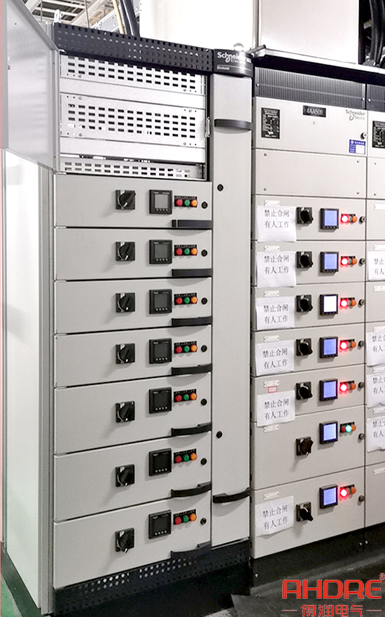 Blokset低壓配電柜現(xiàn)場實物圖.jpg Blokset低壓配電柜現(xiàn)場實物圖.jpg