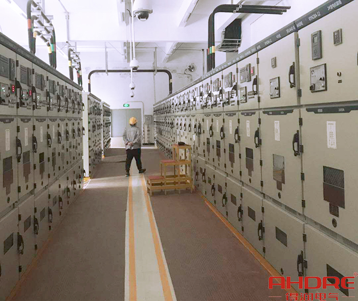 10KV中壓開關(guān)柜現(xiàn)場(chǎng)圖.jpg 10KV中壓開關(guān)柜現(xiàn)場(chǎng)圖.jpg