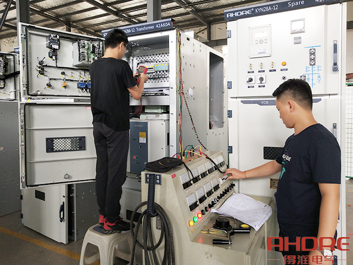10KV中壓開關(guān)柜調(diào)試圖.jpg 10KV中壓開關(guān)柜調(diào)試圖.jpg