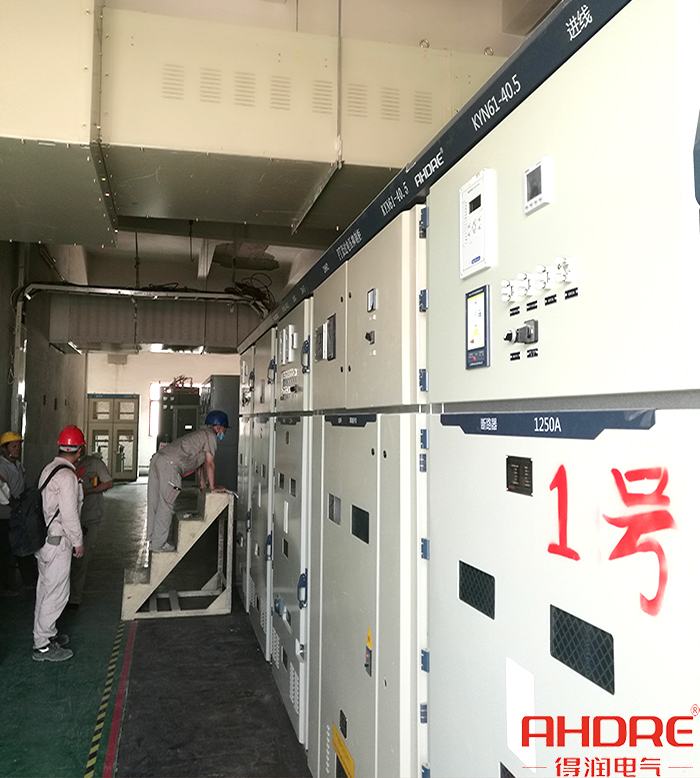 35KV高壓柜項目現(xiàn)場.jpg 35KV高壓柜項目現(xiàn)場.jpg