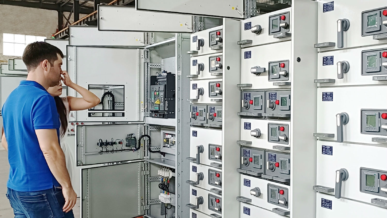 得潤(rùn)電氣車(chē)間參觀 得潤(rùn)電氣車(chē)間參觀