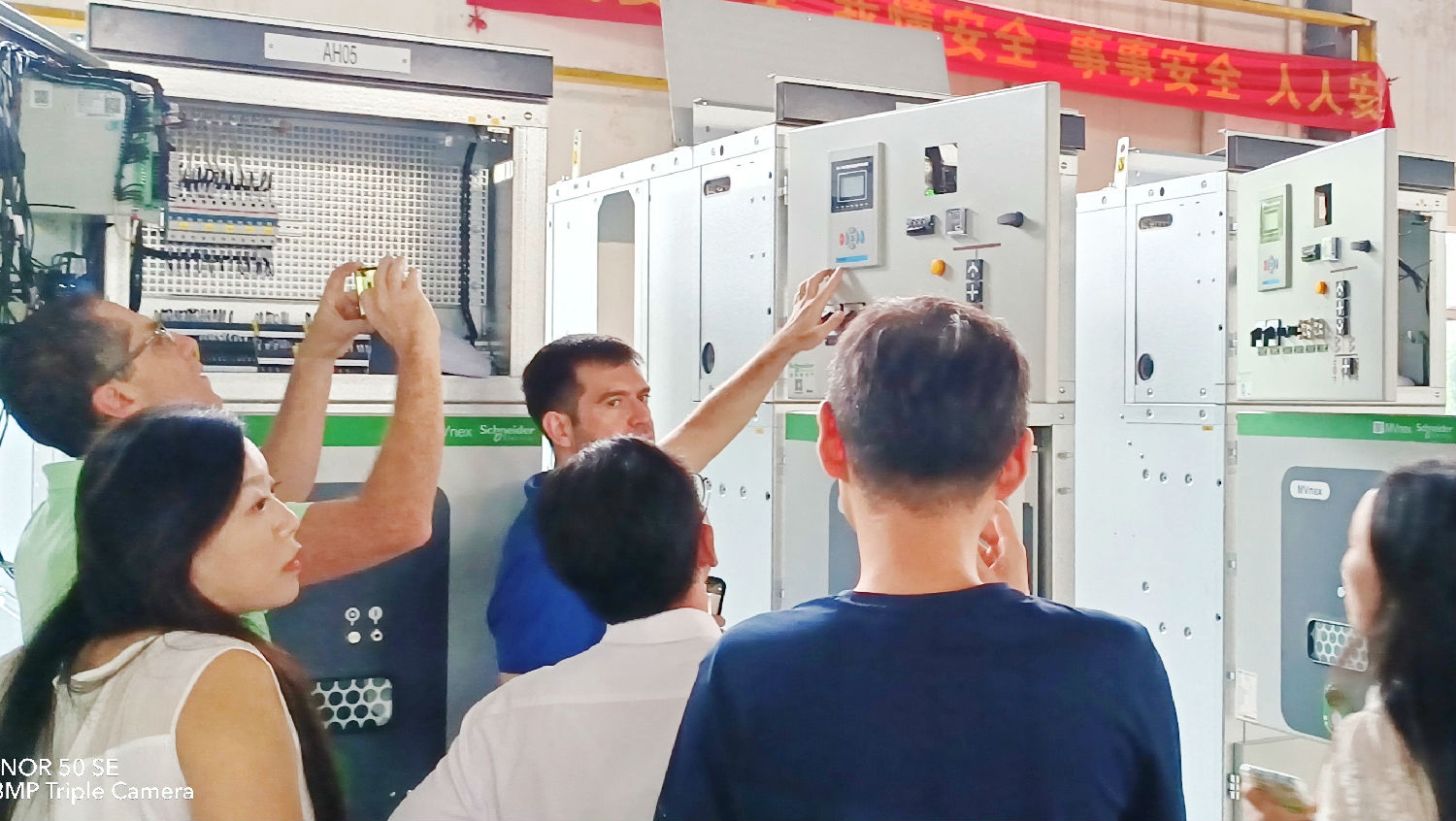 得潤(rùn)電氣施耐德高壓柜MVnex參觀 得潤(rùn)電氣施耐德高壓柜MVnex參觀