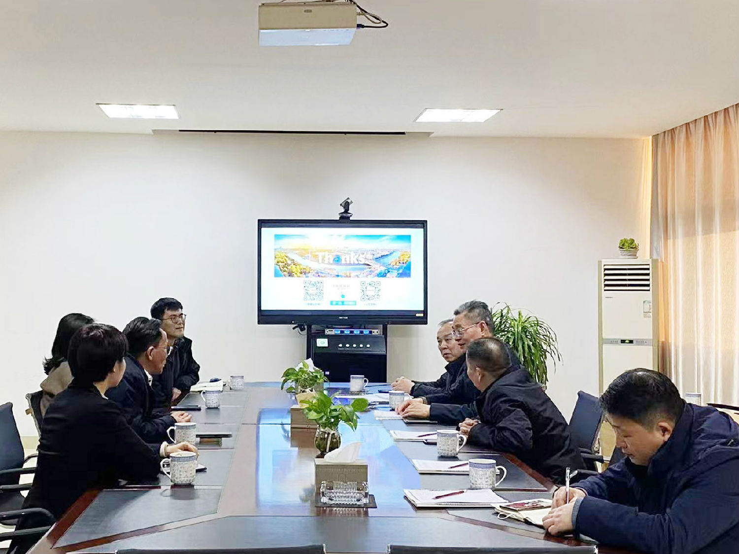 長(zhǎng)豐縣政協(xié)主席俞成山一行蒞臨得潤(rùn)電氣走訪(fǎng)調(diào)研2 長(zhǎng)豐縣政協(xié)主席俞成山一行蒞臨得潤(rùn)電氣走訪(fǎng)調(diào)研2