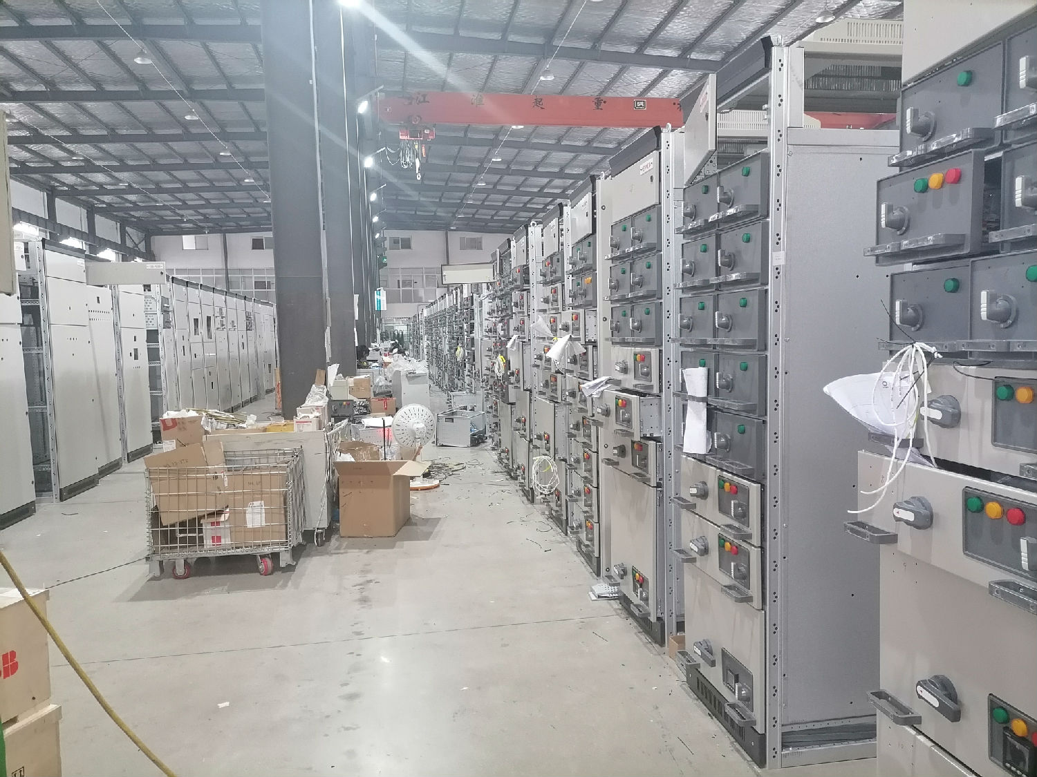 出口印尼低壓開關(guān)柜得潤電氣在生產(chǎn) 出口印尼低壓開關(guān)柜得潤電氣在生產(chǎn)