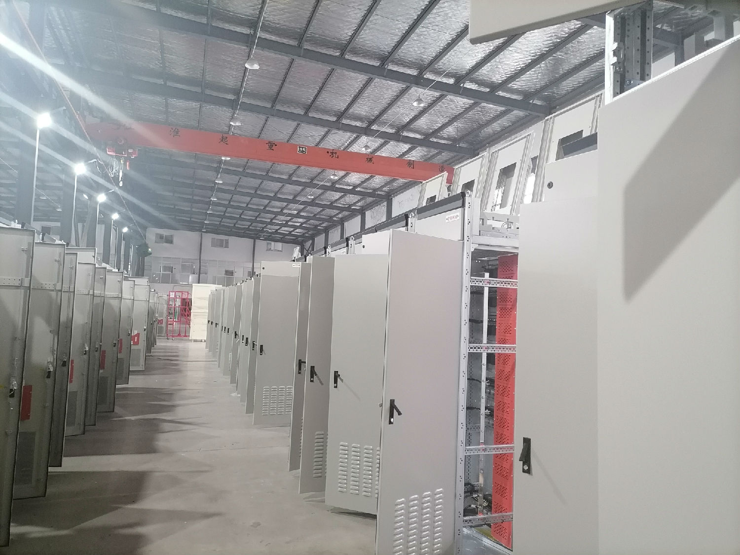 出口印尼低壓開關(guān)柜得潤電氣在生產(chǎn) 出口印尼低壓開關(guān)柜得潤電氣在生產(chǎn)