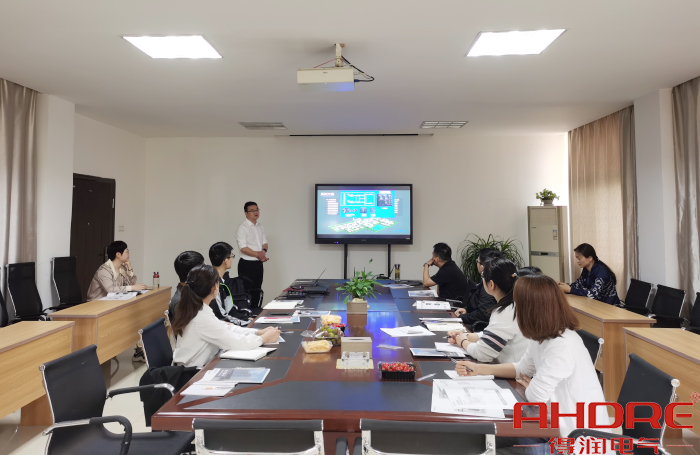 會(huì)議培訓(xùn)中.jpg 會(huì)議培訓(xùn)中.jpg