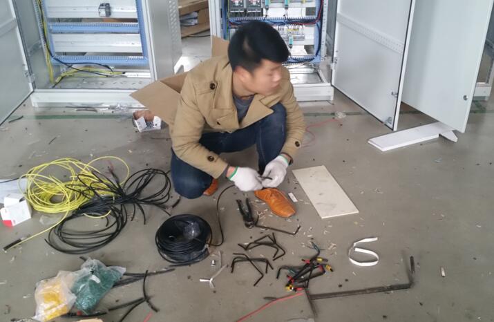 安徽得潤電氣技術(shù)有限公司，主營：高低壓開關(guān)柜，高低壓無功補償柜，消弧消諧裝置，自動化控制系統(tǒng)，綜保、儀表等，全國統(tǒng)一客服熱線：400-0551-777