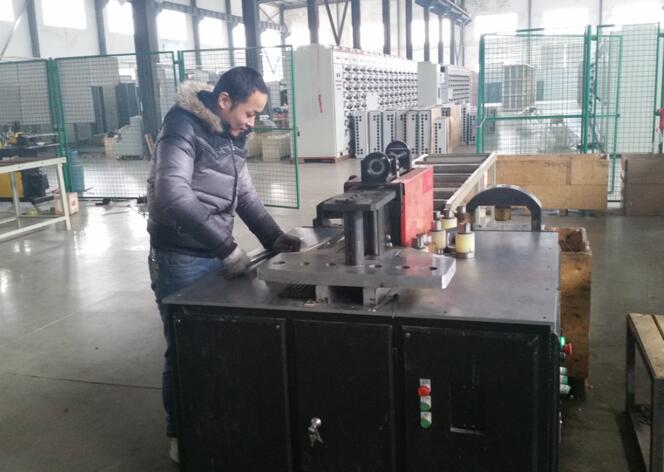 安徽得潤電氣技術(shù)有限公司，主營：高低壓開關(guān)柜，高低壓無功補償柜，消弧消諧裝置，自動化控制系統(tǒng)，綜保、儀表等，全國統(tǒng)一客服熱線：400-0551-777