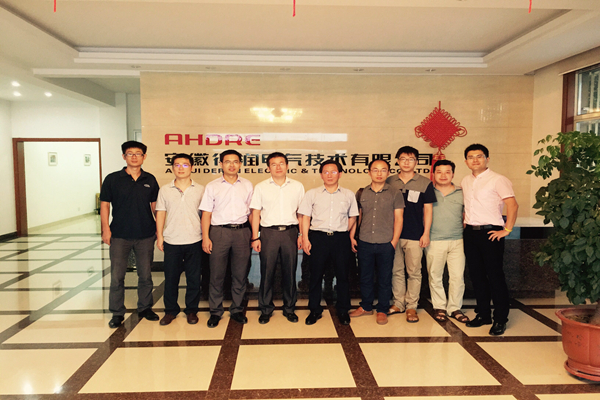 安徽省電力設(shè)計院徐德鋒主任一行蒞臨得潤電氣參觀考察.jpg 安徽省電力設(shè)計院徐德鋒主任一行蒞臨得潤電氣參觀考察.jpg