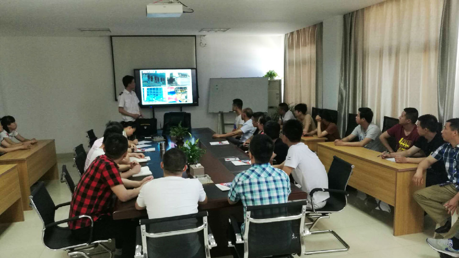 安徽得潤(rùn)電氣 成套高低壓開(kāi)關(guān)柜廠家 電話:400-0551-777 qq:3176885416 安徽得潤(rùn)電氣 成套高低壓開(kāi)關(guān)柜廠家 電話:400-0551-777 qq:3176885416