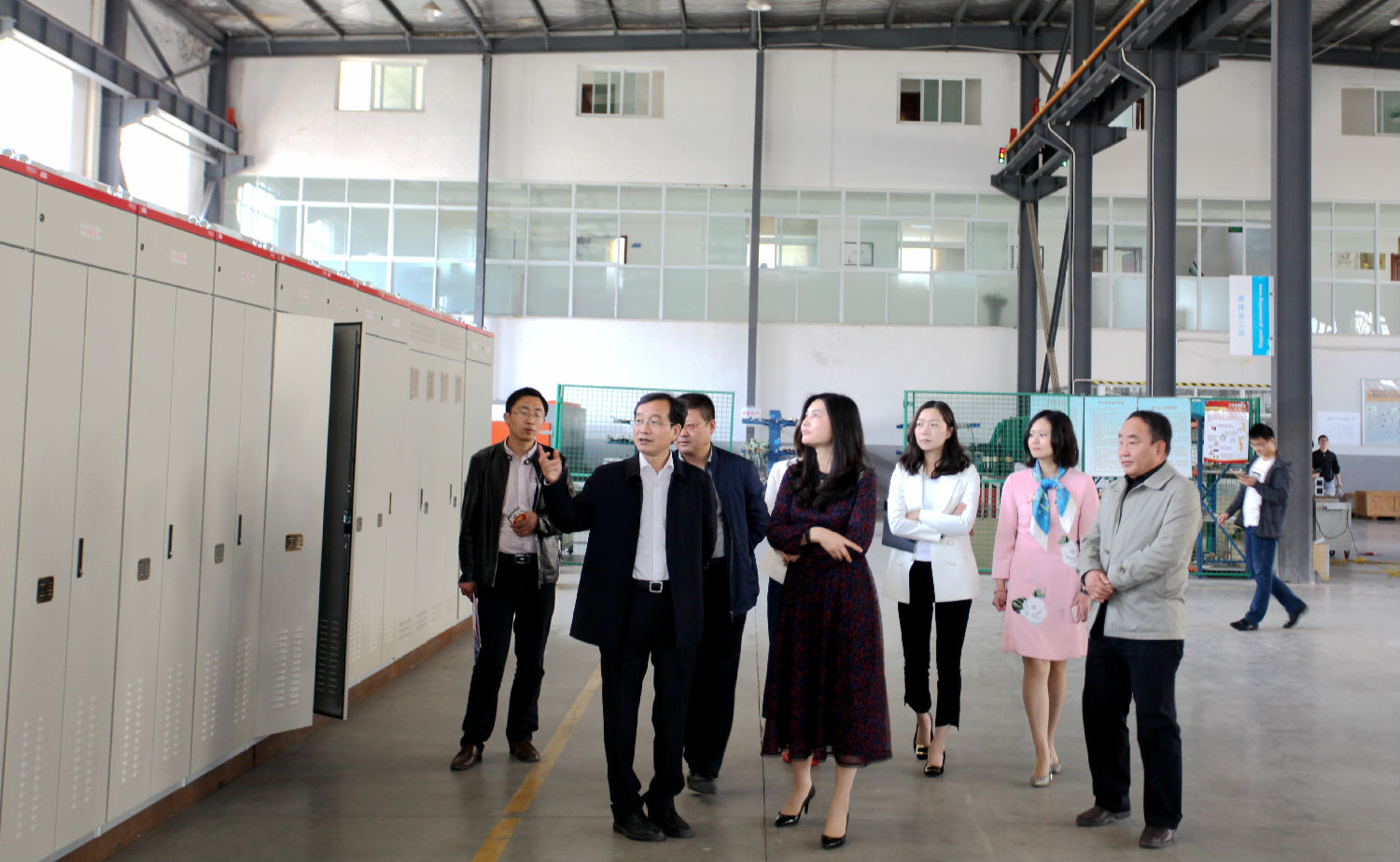 安徽得潤(rùn)電氣 成套高低壓配電柜廠家 縣委書記來訪 電話:400-0551-777 QQ:3176885416 安徽得潤(rùn)電氣 成套高低壓配電柜廠家 縣委書記來訪 電話:400-0551-777 QQ:3176885416