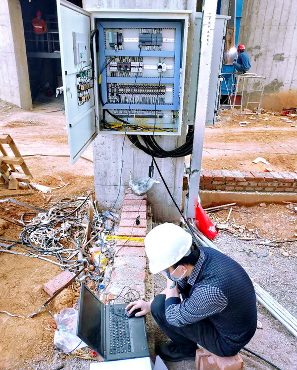 進行配電箱系統(tǒng)的檢測工作 進行配電箱系統(tǒng)的檢測工作