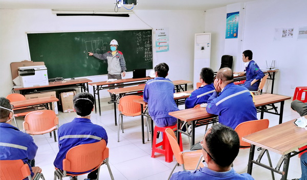 現(xiàn)場培訓指導圖.jpg 現(xiàn)場培訓指導圖.jpg