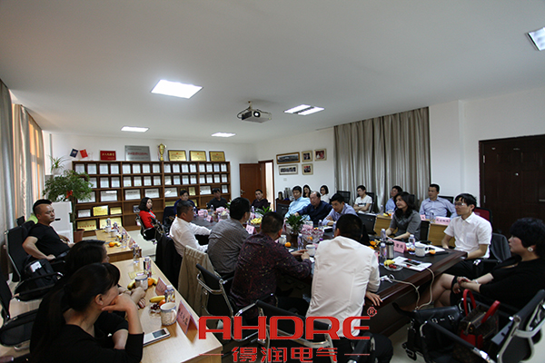 得潤電氣 配電柜生產(chǎn)廠家 咨詢熱線:4000551777 得潤電氣 配電柜生產(chǎn)廠家 咨詢熱線:4000551777