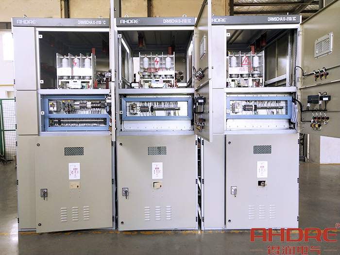 高壓無功自動補償裝置結構圖.jpg 高壓無功自動補償裝置結構圖.jpg