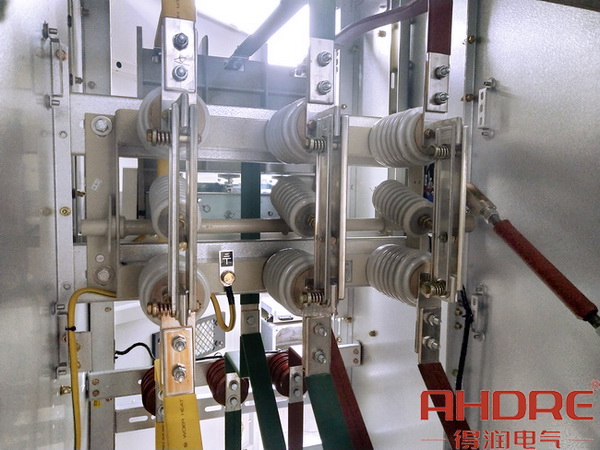 隔離開關(guān)實物圖.jpg 隔離開關(guān)實物圖.jpg