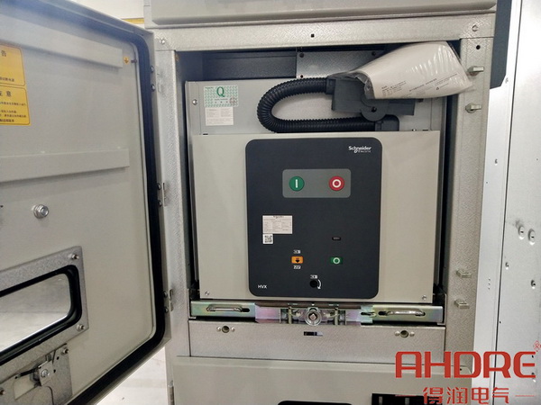 斷路器實物圖.jpg 斷路器實物圖.jpg