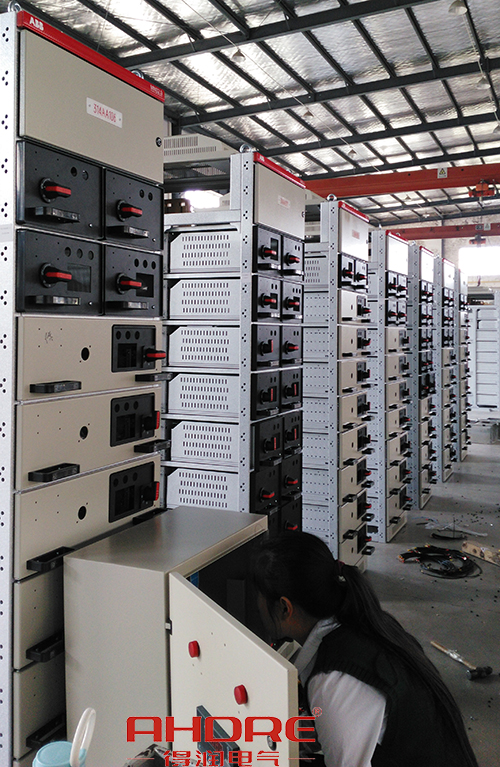 得潤(rùn)電氣 低壓開(kāi)關(guān)柜生產(chǎn)車間 咨詢熱線:4000551777 得潤(rùn)電氣 低壓開(kāi)關(guān)柜生產(chǎn)車間 咨詢熱線:4000551777