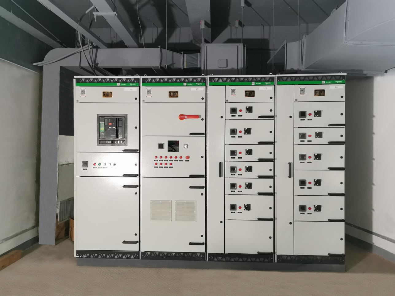 施耐德Blokset固定式配電柜(安徽得潤電氣制造) 施耐德Blokset固定式配電柜(安徽得潤電氣制造)