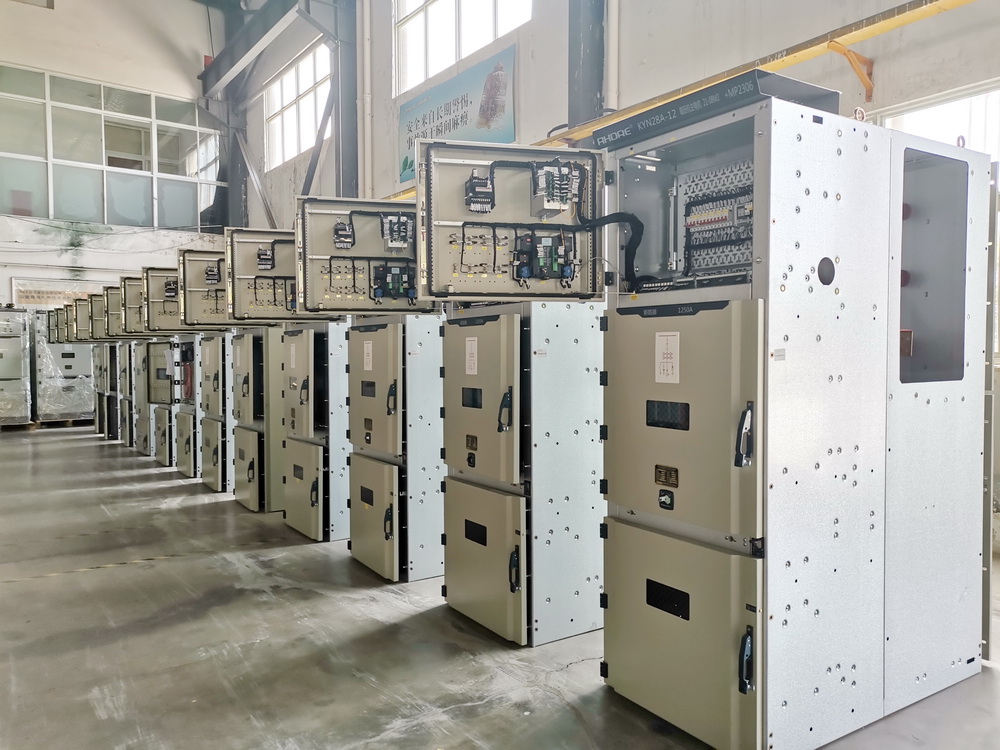 10KV開(kāi)關(guān)柜 KYN28A-12生產(chǎn)車間 得潤(rùn)電氣 400-128-7988 10KV開(kāi)關(guān)柜 KYN28A-12生產(chǎn)車間 得潤(rùn)電氣 400-128-7988