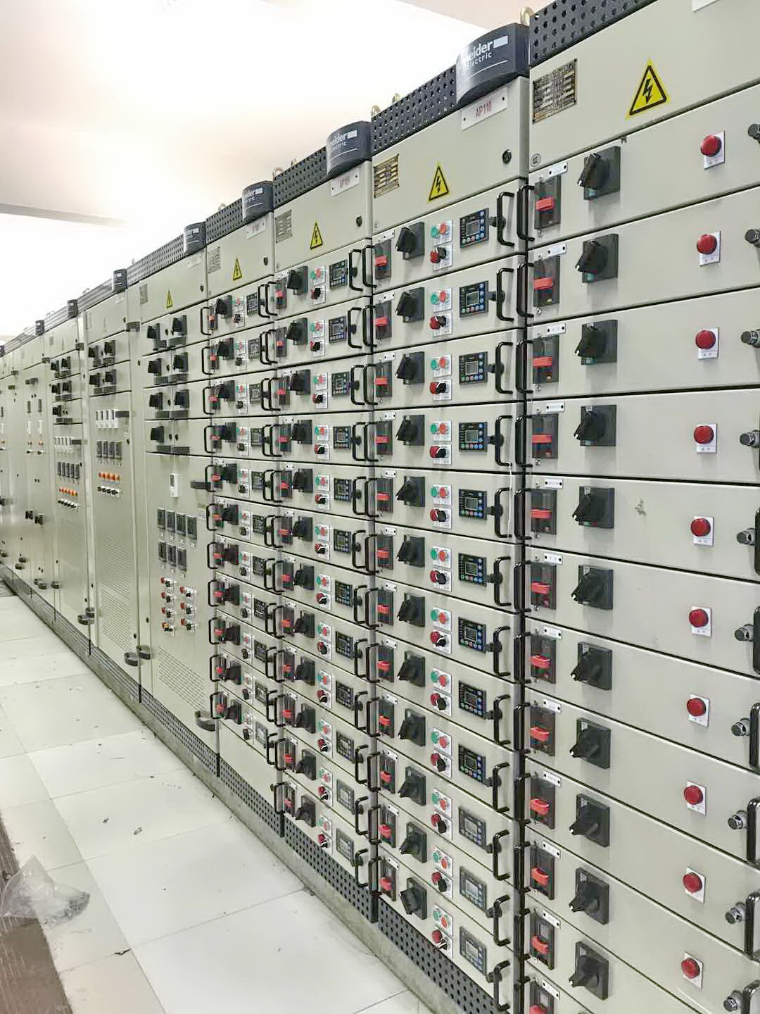 施耐德低壓柜，blokset型號(hào) 江山農(nóng)化項(xiàng)目 得潤(rùn)電氣制造