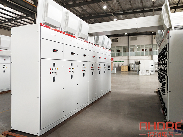 MNS低壓軟啟柜實物圖.jpg MNS低壓軟啟柜實物圖.jpg