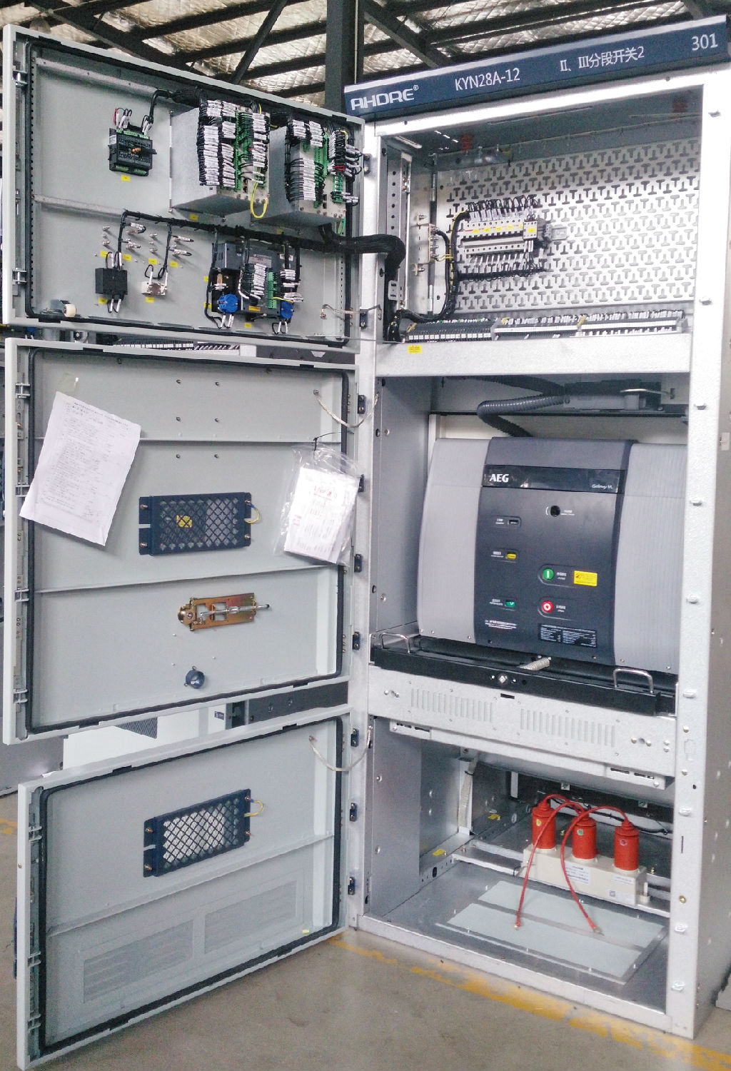 KYN28A-12中置柜外觀 得潤(rùn)電氣 KYN28A-12中置柜外觀 得潤(rùn)電氣