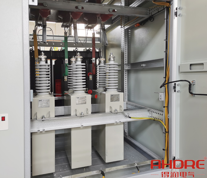 高壓無(wú)功就地補(bǔ)償裝置電抗器.jpg 高壓無(wú)功就地補(bǔ)償裝置電抗器.jpg
