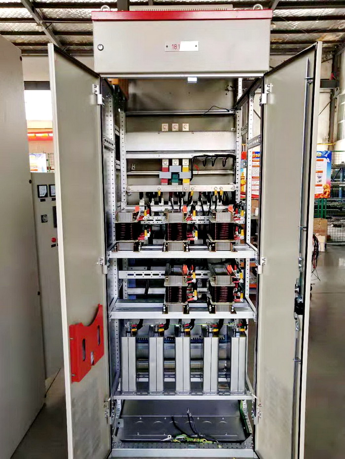 低壓無功自動補(bǔ)償裝置.jpg 低壓無功自動補(bǔ)償裝置.jpg