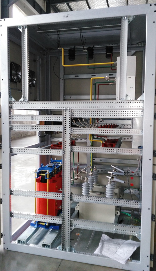 無(wú)功補(bǔ)償柜側(cè)面 無(wú)功補(bǔ)償柜側(cè)面