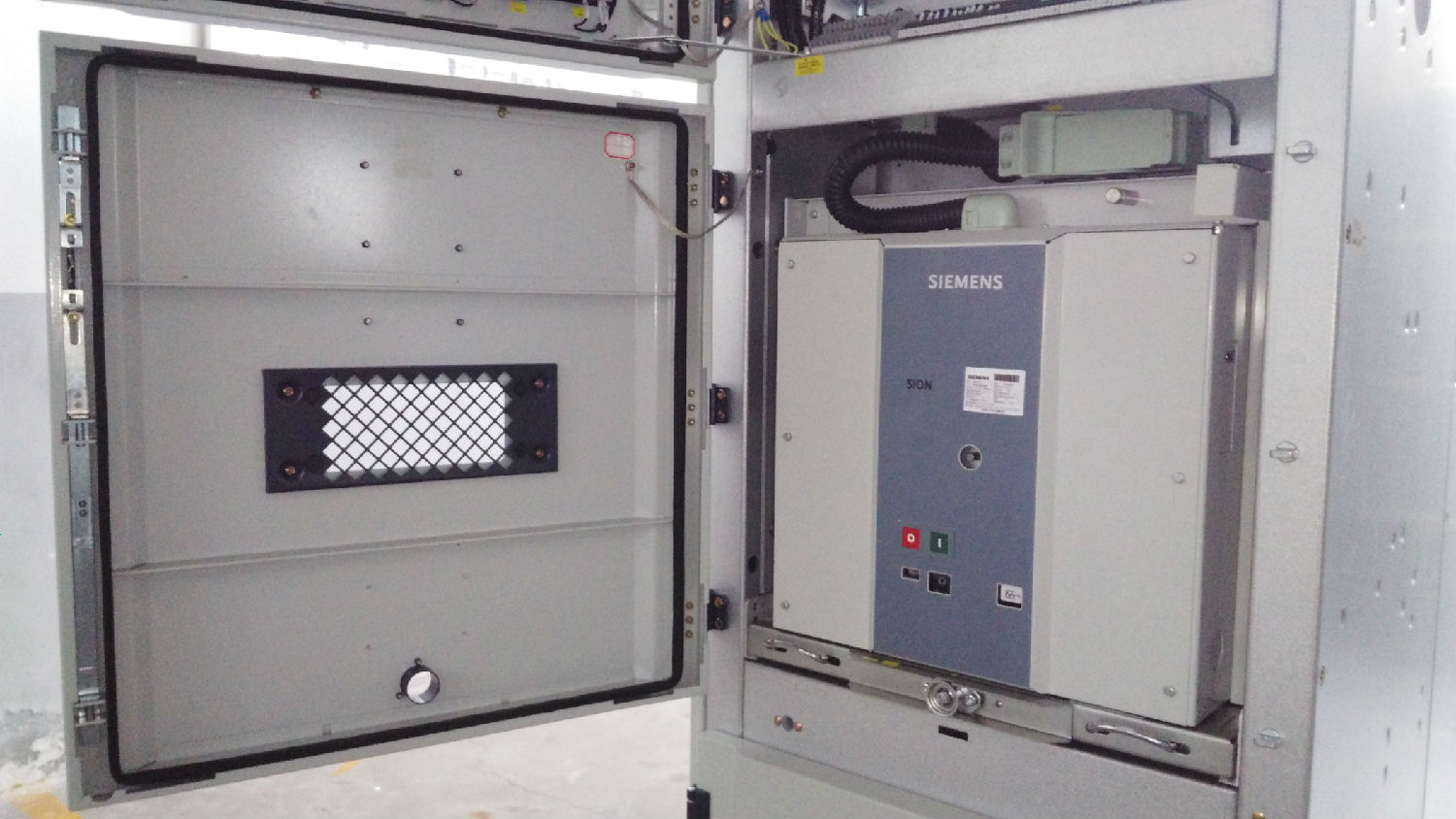 KYN28A-12高壓開關(guān)柜 安徽得潤(rùn)電氣 400-128-7988 KYN28A-12高壓開關(guān)柜 安徽得潤(rùn)電氣 400-128-7988